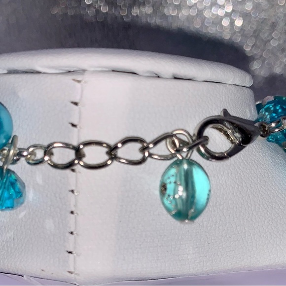 SOLD Vintage 💍Blue Glass & Silver Tone Bracelet - Picture 4 of 4